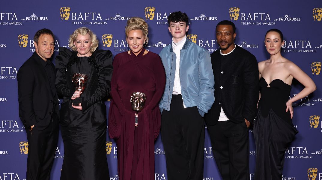 BAFTA 2026: Το «Adolescence» σάρωσε στα φετινά τηλεοπτικά βρετανικά βραβεία