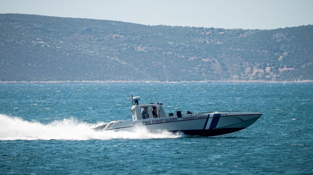 Περισυνελλέγησαν 97 μετανάστες νότια της Κρήτης μετά από εντοπισμό τους από drone της Frontex - Μεταφέρονται σε χώρο προσωρινής παραμονής στο Ηράκλειο.