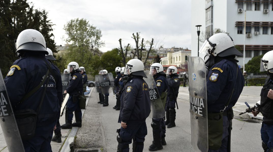 Θεσσαλονίκη: Η αστυνομία έχει προσαγάγει 39 άτομα για τη βίαιη επίθεση κατά φοιτητών στην Πολυτεχνική Σχολή του ΑΠΘ - Έξι τραυματίες μεταφέρθηκαν στο νοσοκομείο