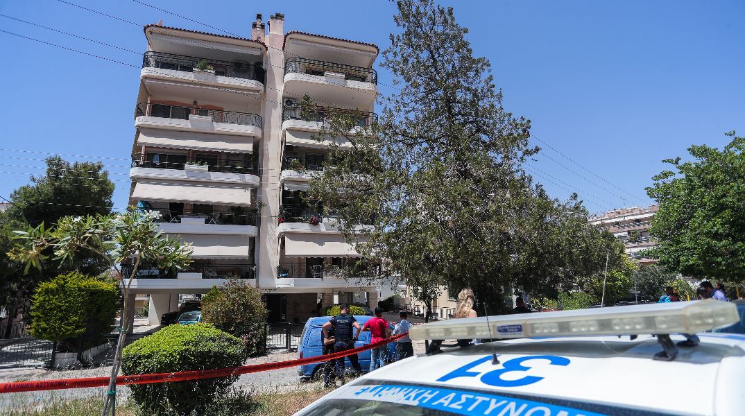 Ηλιούπολη: Μεταφέρθηκε στο ΚΑΤ η 17χρονη, εξαιρετικά κρίσιμη η κατάστασή της - Το ιατρικό ανακοινωθέν