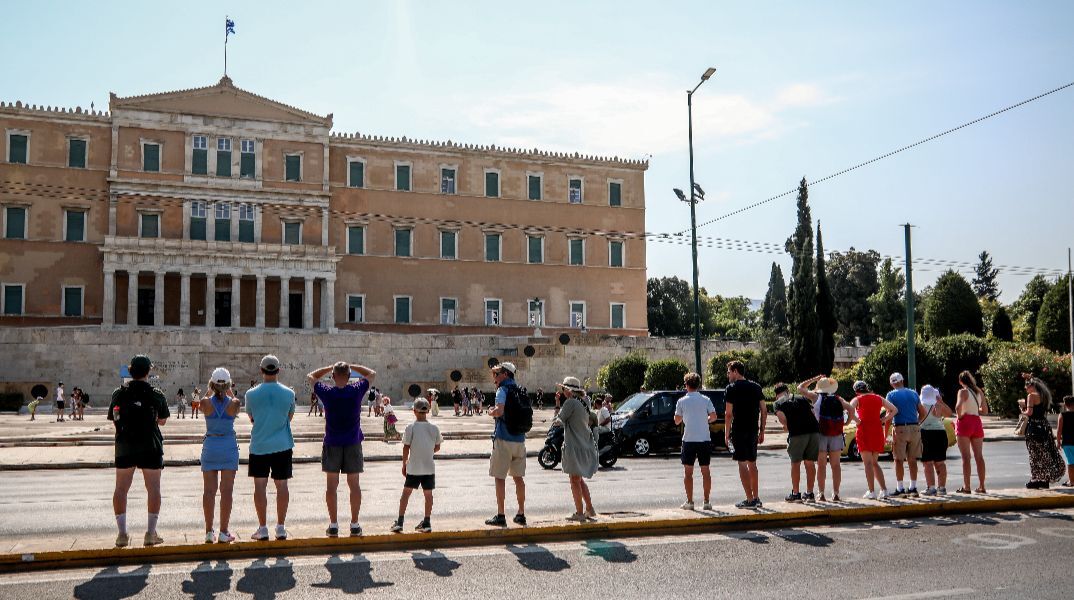 Πώς αξιολογούν οι τουρίστες την Αθήνα - Τι τους κερδίζει, τι τους προβληματίζει
