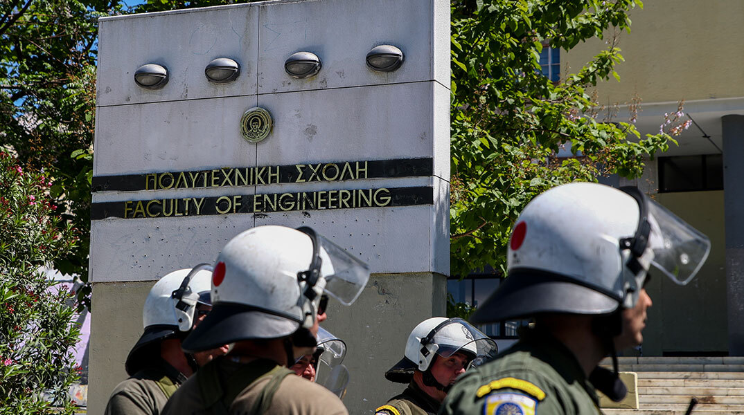 Επεισόδια στην Πολυτεχνική Σχολή του Αριστοτελείου Πανεπιστημίου © EUROKINISSI/ΝΑΣΟΣ ΣΙΜΟΠΟΥΛΟΣ