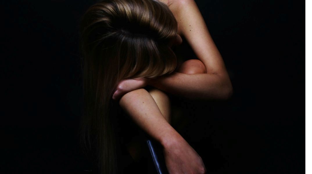 «Δεν θέλω να ζω άλλο έτσι»: Τι λένε οι ειδικοί για την ψυχική υγεία των εφήβων μετά την τραγωδία στην Ηλιούπολη