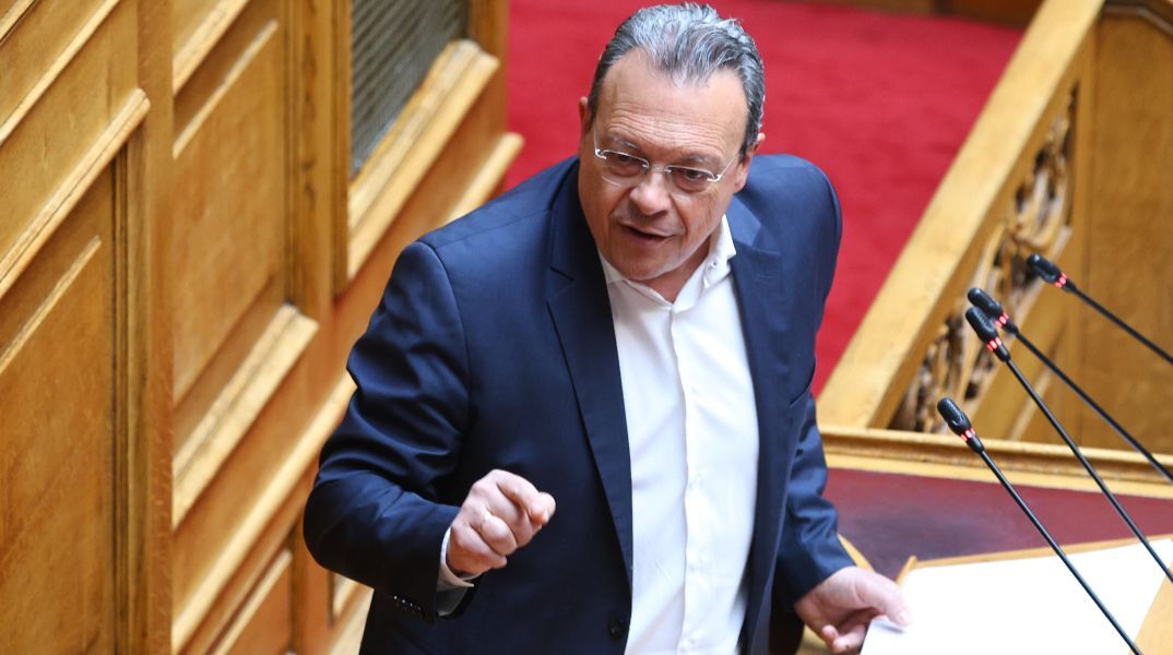 O Σωκράτης Φάμελλος στο βήμα της Βουλής