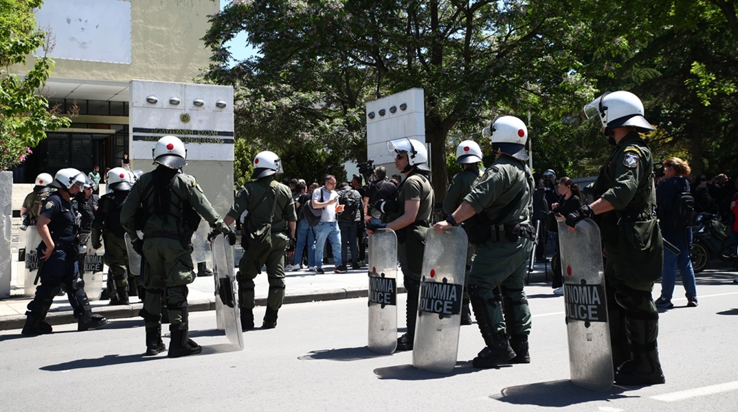 Η Ελλάδα στον καθρέφτη της παρακμής