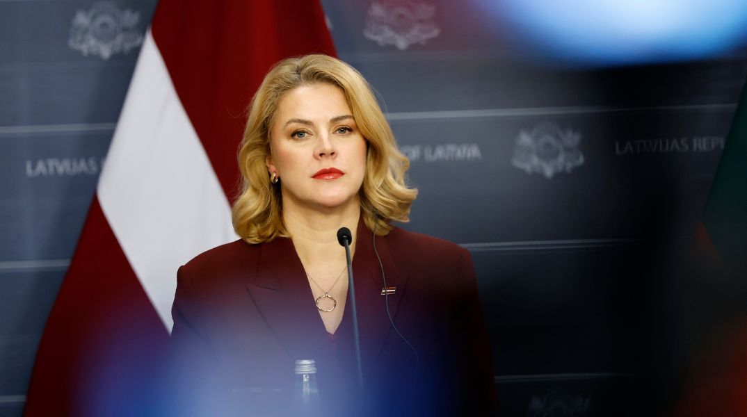 Λετονία: Η Εβίκα Σιλίνια παραιτείται μετά τη σύγκρουση για τον υπουργό Άμυνας, προκαλώντας πολιτική κρίση στη χώρα λίγους μήνες πριν τις εκλογές.