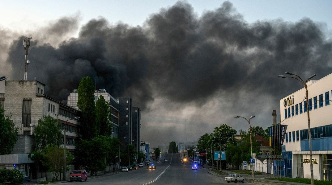 Η Ρωσία πλήττει την Ουκρανία για δεύτερη ημέρα με μαζικούς βομβαρδισμούς - Tρεις νεκροί και 40 τραυματίες στο Κίεβο – Δοκιμάζεται η αεράμυνα.