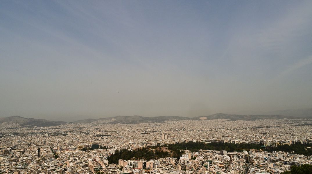 Με αφρικανική σκόνη και λασποβροχές ο καιρός το Σάββατο - Πού θα είναι έντονα τα φαινόμενα