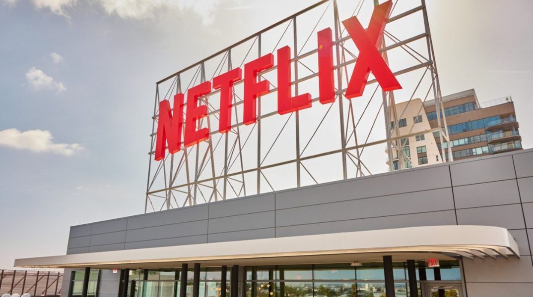 Το Netflix κατήργησε βασικά φίλτρα αναζήτησης στην έκδοση για υπολογιστές, με τους χρήστες να επικρίνουν την υπερβολική εξάρτηση από τον αλγόριθμο.