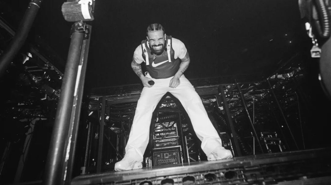 Ο Drake έγραψε ιστορία στο Spotify καταρρίπτοντας δύο μεγάλα ρεκόρ για το 2026, μετά την ξαφνική κυκλοφορία τριών νέων προσωπικών άλμπουμ