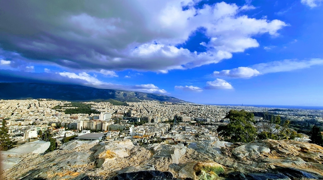 Metron Analysis: Ο ένας στους δύο πολίτες βλέπει τη χώρα να οπισθοχωρεί - βαθαίνει η αμφισβήτηση των θεσμών 