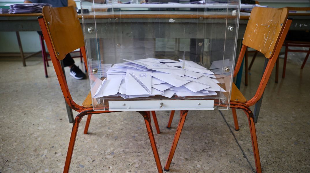 Εμπρός της Γης οι Ψεκασμένοι