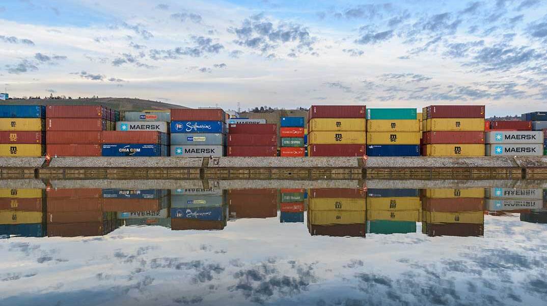 Λιμάνι με containers