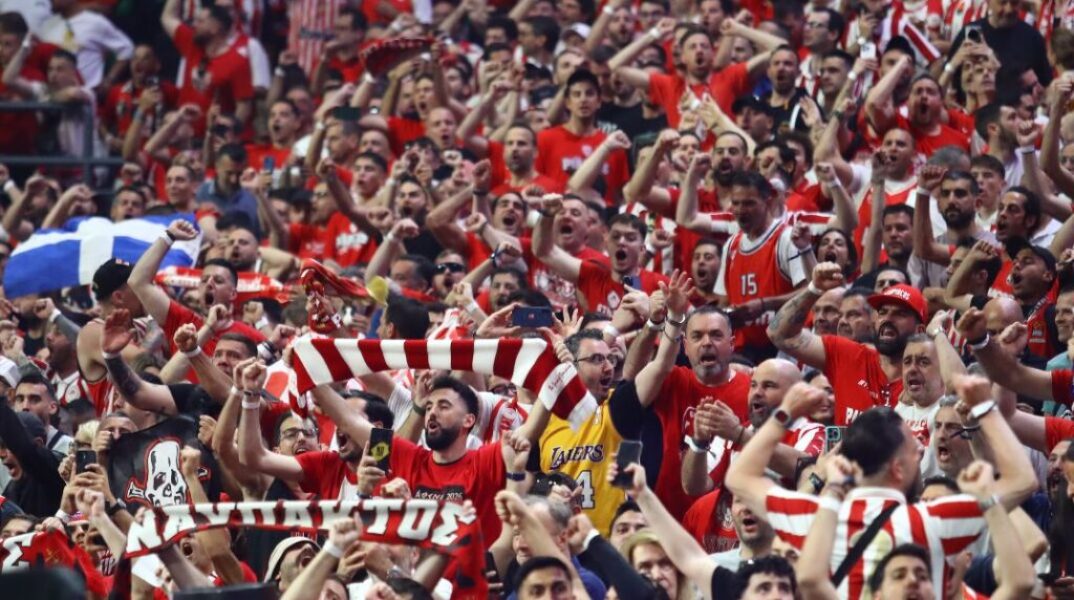 Final Four 2026: «Kόκκινη καταιγίδα στην Αθήνα» - Το απίθανο βίντεο της Euroleague με τους φιλάθλους του Ολυμπιακού