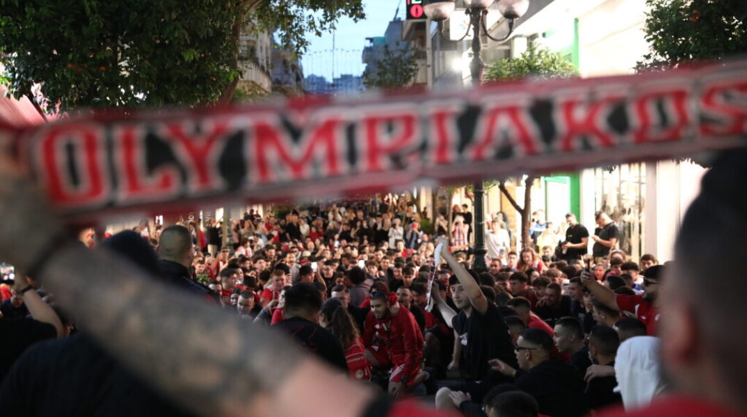 Final Four 2026: Ξέφρενοι πανηγυρισμοί των οπαδών του Ολυμπιακού στον Πειραιά