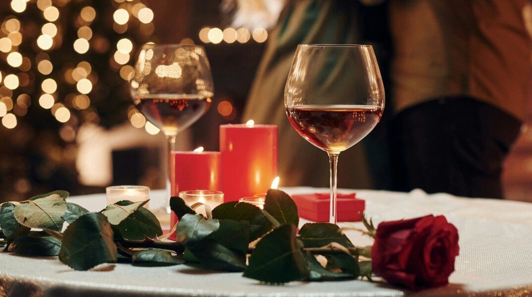Σάλος στη Βρετανία με παίκτη του «First Dates» που είχε καταγγελθεί για κακοποιητική συμπεριφορά - Το χρονικό της υπόθεσης