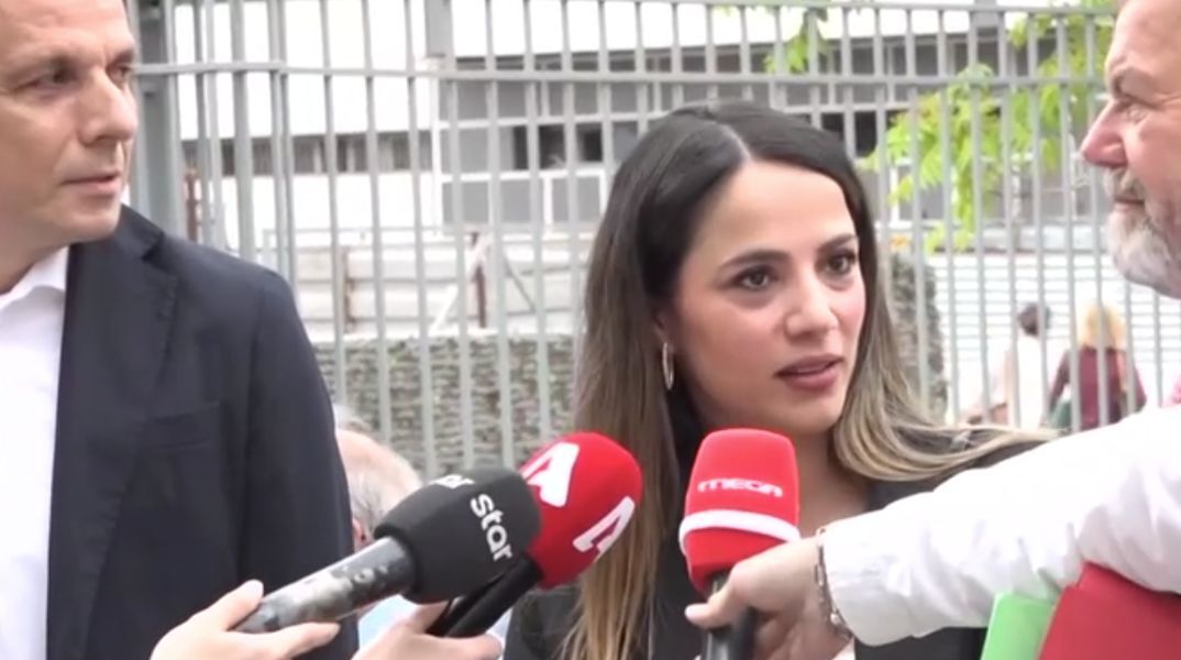 Στο Ειρηνοδικείο Αθηνών βρέθηκαν η Ευλαμπία Ρέβη και ο Γιώργος Κουρδής για την αγωγή που έχουν καταθέσει κατά του ΣΚΑΪ - Τι δήλωσαν οι νομικοί τους εκπρόσωποι.