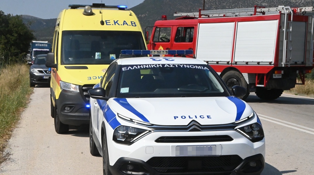 Ασθενοφόρο, περιπολικό και όχημα της Πυροσβεστικής