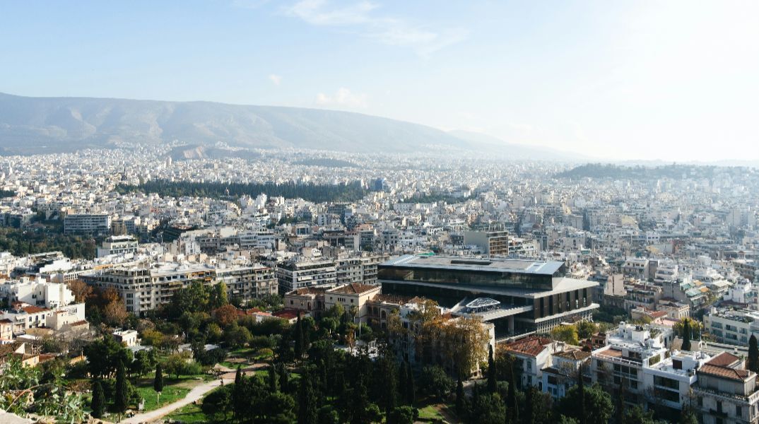 Στεγαστικό: Δουλειά στο κέντρο, ζωή εκτός πόλης - Μπορεί να εφαρμοστεί στην Αθήνα το μοντέλο Βερολίνου και Βιέννης;
