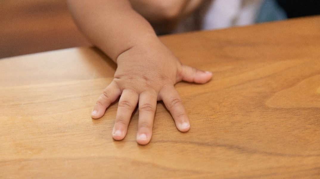 Για απόπειρα ανθρωποκτονίας κατηγορείται η μητέρα του 3χρονου στα Χανιά και ο σύντροφός της