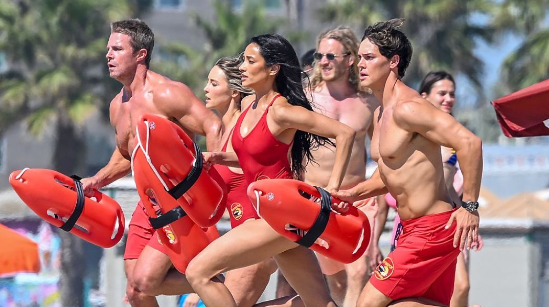 Baywatch: Κυκλοφόρησε το πρώτο teaser για την επιστροφή της θρυλικής σειράς