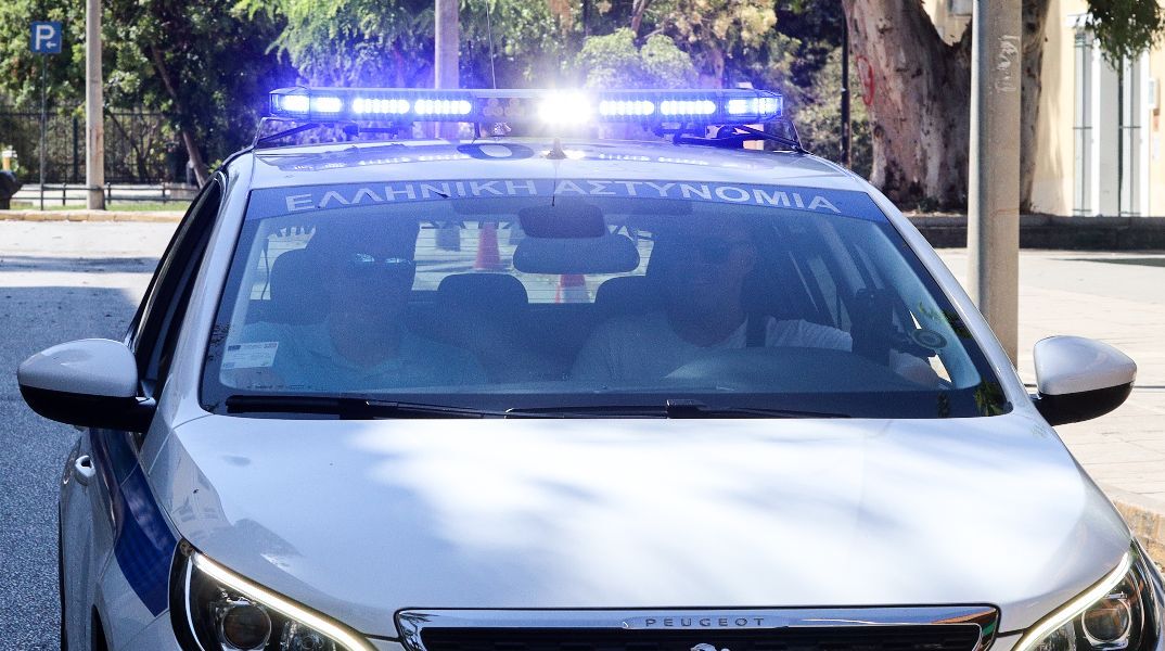 Ρόδος: Συνέλαβαν παππού, πατριό και ιδιοκτήτρια καταστήματος - Επέτρεψαν την κατανάλωση αλκοόλ σε 14χρονο