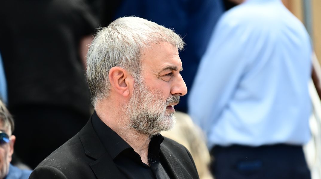 Κηδεία Γωγώς Μαστροκώστα: Παρόντες και οι πρώην συμπαίκτες του Τραϊανού Δέλλα 