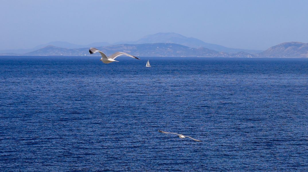Καιρός σήμερα: Αίθριος στις περισσότερες περιοχές, με τοπικές βροχές στα δυτικά και πιθανές καταιγίδες στα ορεινά - Μικρή πτώση θερμοκρασίας 