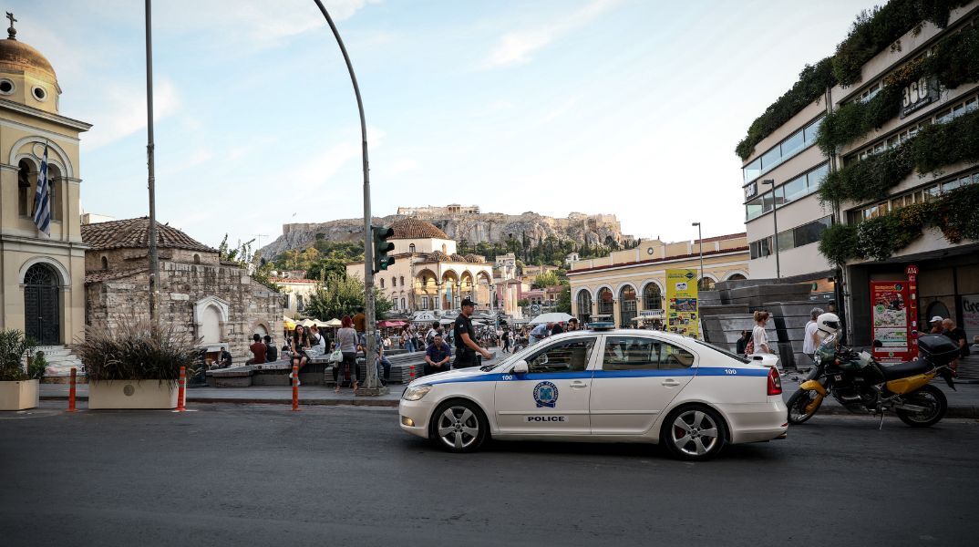 Συμμορία τεσσάρων ανηλίκων επιτέθηκε βίαια και λήστεψε μια 20χρονη στο κέντρο της Αθήνας - Οι δράστες είχαν απασχολήσει ξανά τις Αρχές για ληστεία