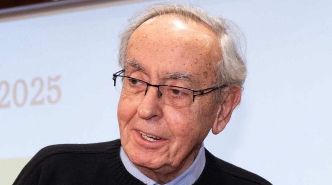 Πέθανε ο Δημήτρης Δασκαλόπουλος, μια από τις πιο επιφανείς μορφές της νεοελληνικής γραμματείας, αφήνοντας πίσω του πλούσιο έργο.