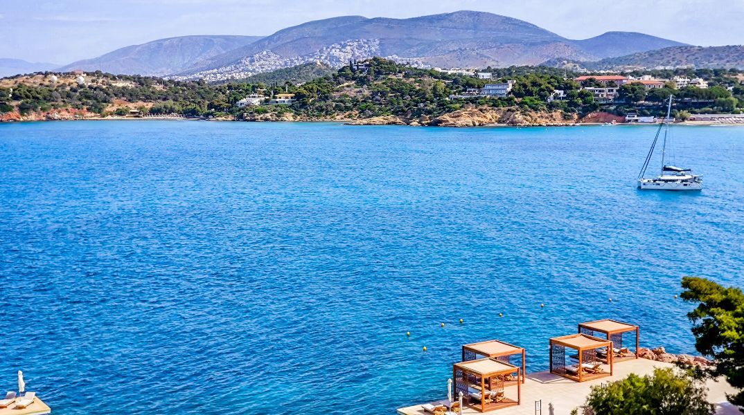 Γενικά αίθριος καιρός σήμερα με τοπικές νεφώσεις και καταιγίδες στα ορεινά το απόγευμα - Η θερμοκρασία θα φτάσει τους 33 με 34 βαθμούς τοπικά.