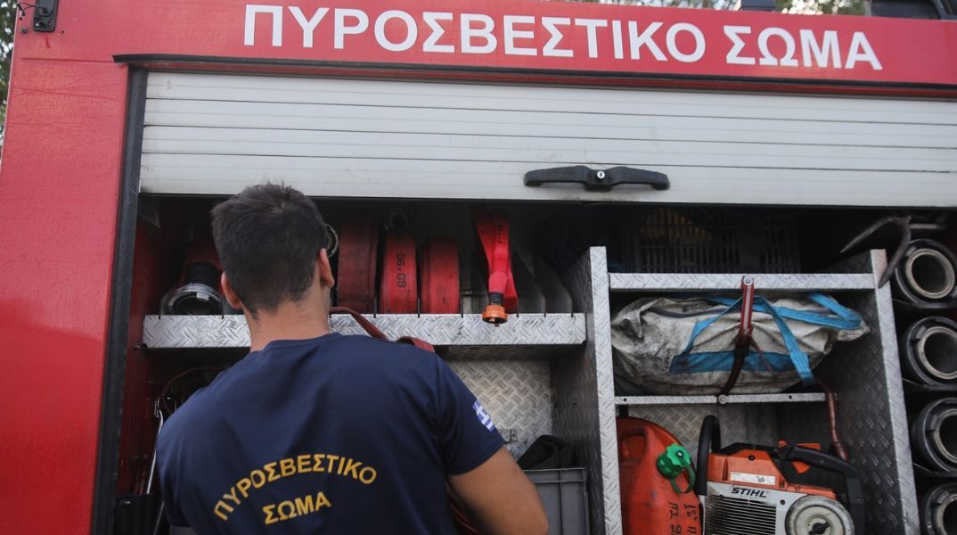 Πτολεμαΐδα: Χωρίς τις αισθήσεις της απεγκλωβίστηκε ηλικιωμένη από πυρκαγιά που ξέσπασε τα ξημερώματα σε διαμέρισμα δεύτερου ορόφου