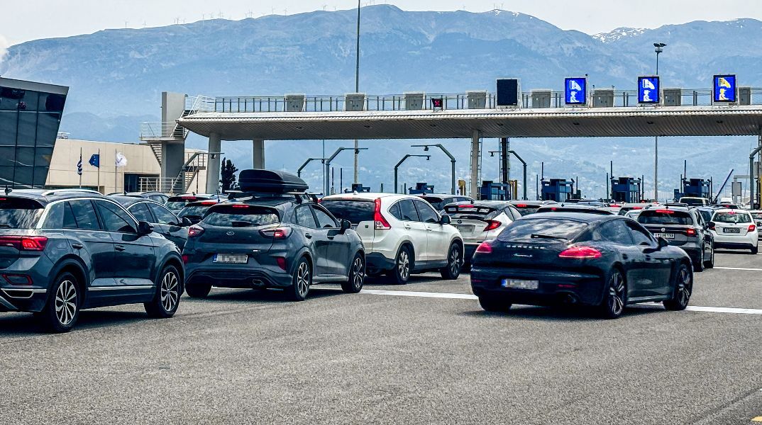 Κορυφώνεται η επιστροφή των εκδρομέων του Αγίου Πνεύματος - Γεμάτα πλοία, αυξημένη κίνηση στους δρόμους