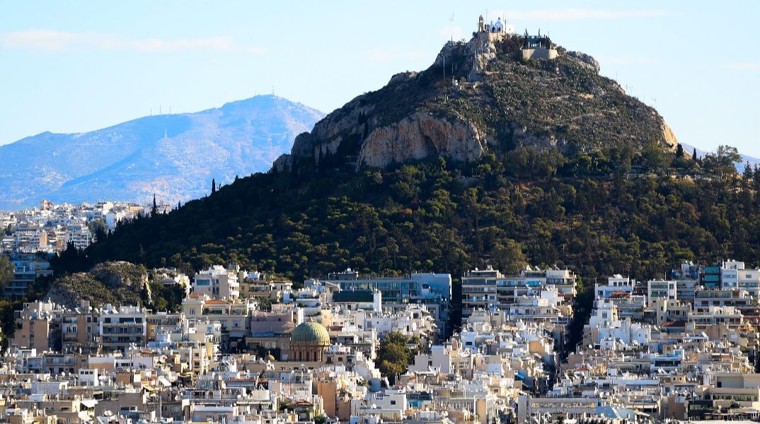 Λόφος του Λυκαβηττού: Άγνωστος ακολούθησε 22χρονη και της επιτέθηκε