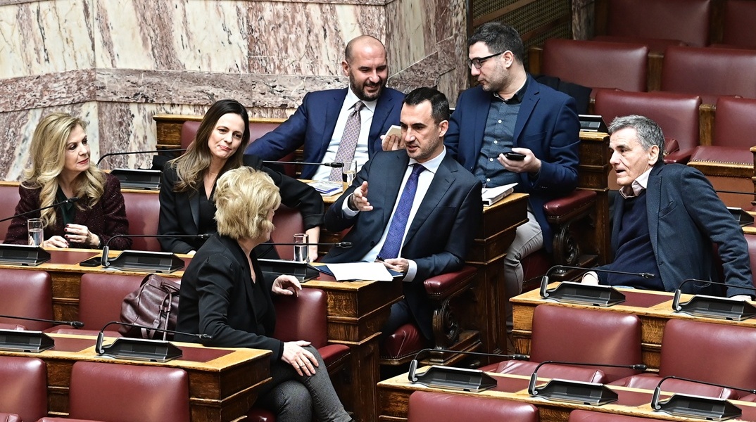 Βουλευτές της Νέας Αριστεράς στα έδρανα της Βουλής