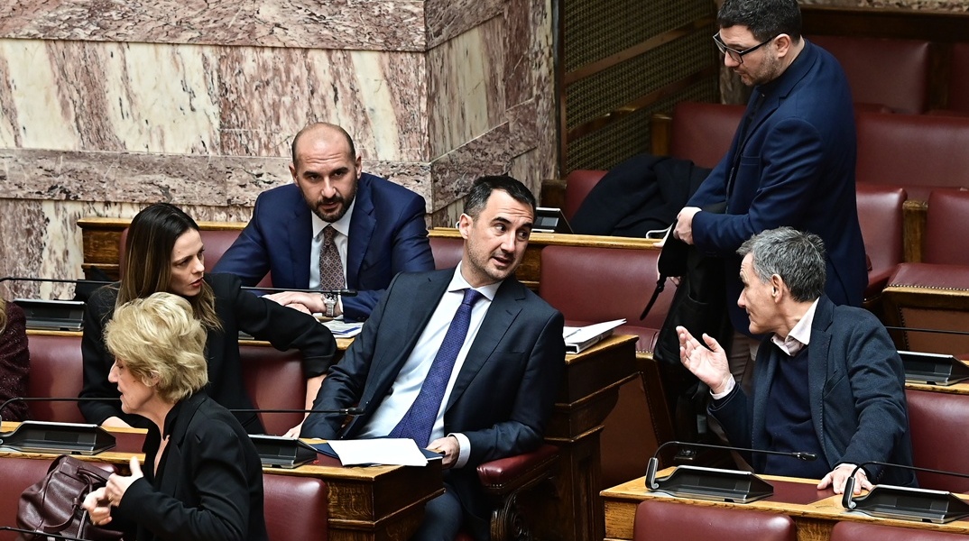 Βουλευτές της Νέας Αριστεράς στα έδρανα της Βουλής