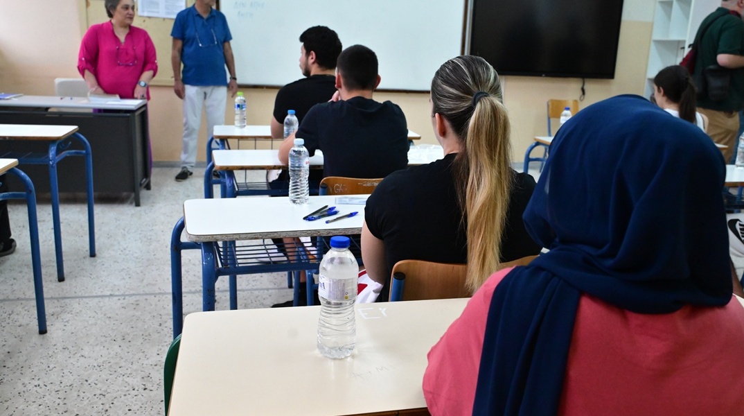 Υποψήφιοι των Πανελληνίων 2026 μέσα σε εξεταστικά κέντρα