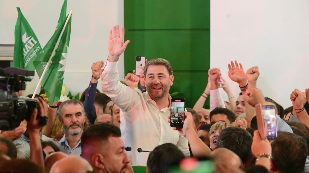 ΠΑΣΟΚ: Τραβάτε με κι ας κλαίω