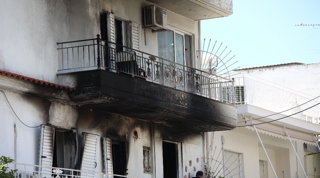 Υπό έλεγχο η φωτιά σε διαμέρισμα στον Κορυδαλλό - Απεγκλωβίστηκε ο άνδρας
