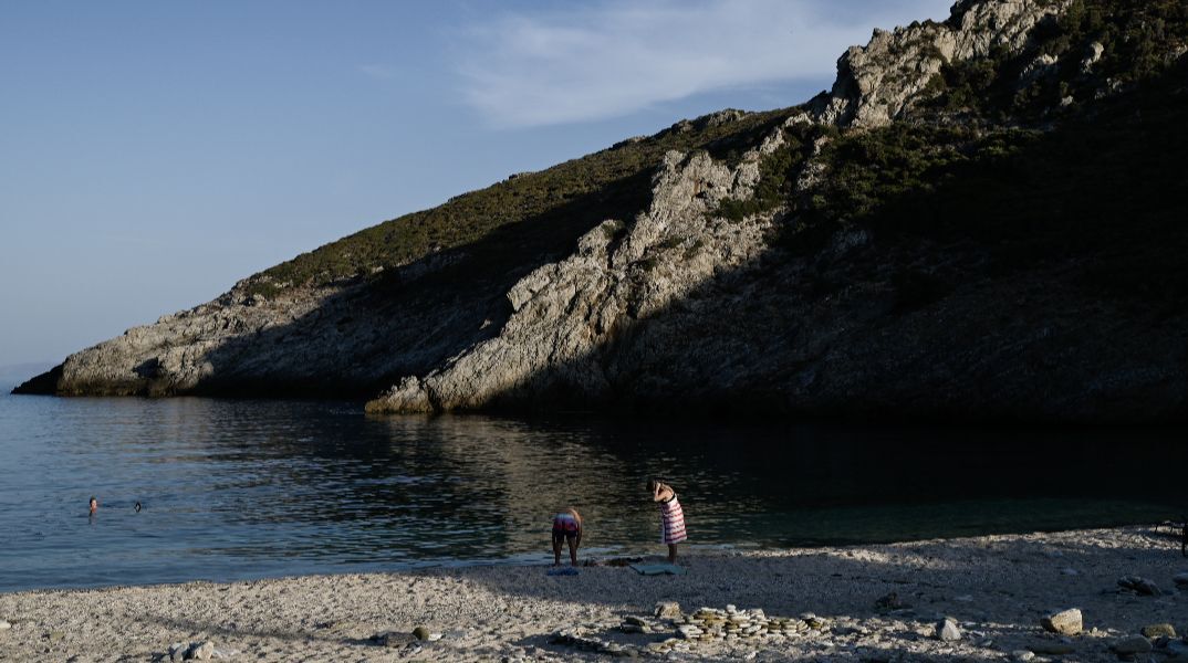 Επέστρεψαν οι μέδουσες στον Ευβοϊκό: Πώς μπορείτε να βλέπετε σε ποιες παραλίες βρίσκονται 