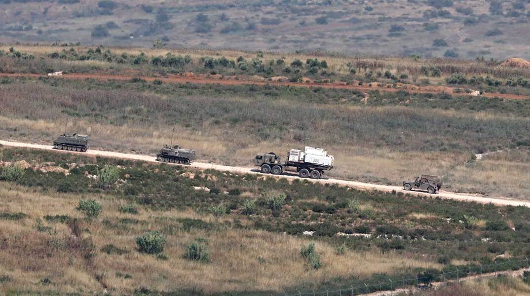 Τεθωρακισμένα οχήματα του ισραηλινού στρατού στα σύνορα με τον Λίβανο