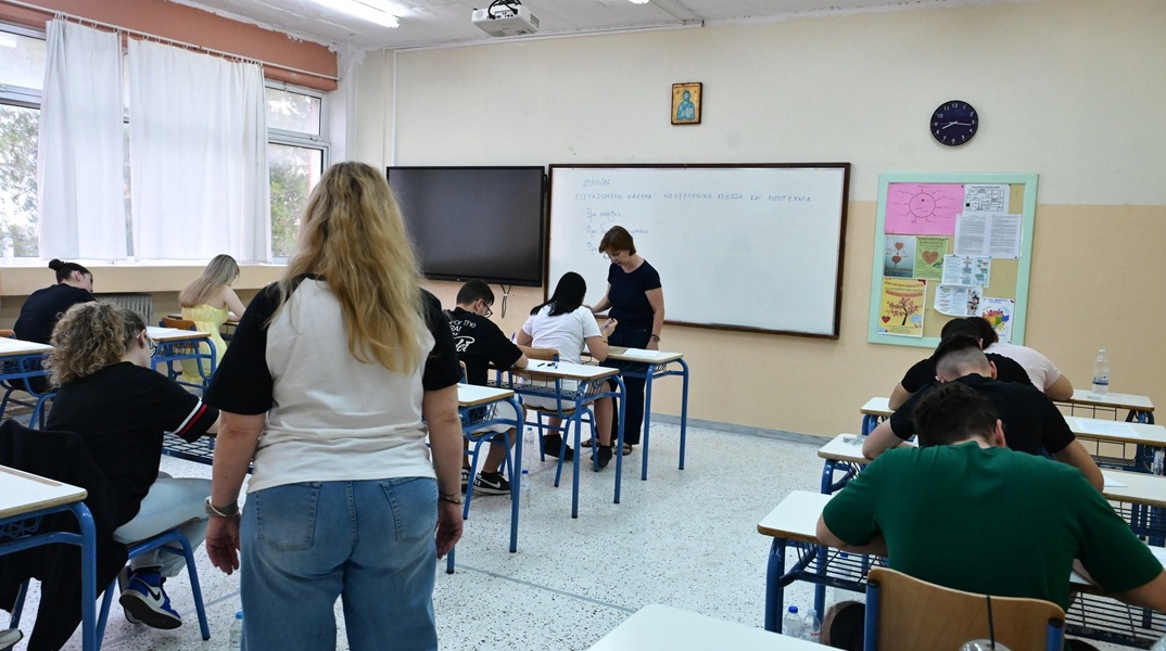 Υποψήφιοι των Πανελληνίων 2026 σε εξεταστικό κέντρο