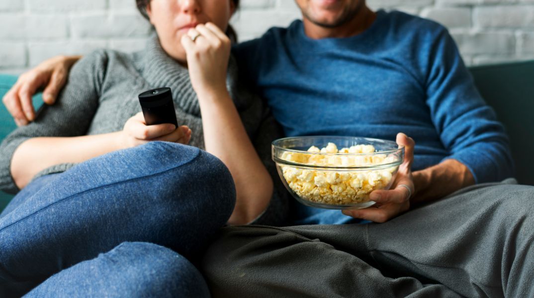 Το YouTube ξεπέρασε το Netflix σε καθημερινή θέαση παγκοσμίως, ενισχύοντας τη θέση του ως κορυφαίας πλατφόρμας ψυχαγωγίας με αυξημένη χρήση σε τηλεοράσεις.
