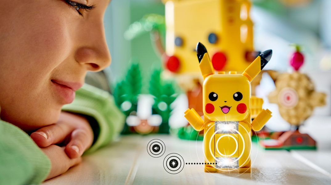 Η Lego παρουσιάζει διαδραστικά σετ Pokémon με «έξυπνα» τουβλάκια που αντιδρούν στις κινήσεις των παιδιών με ήχους και φώτα.