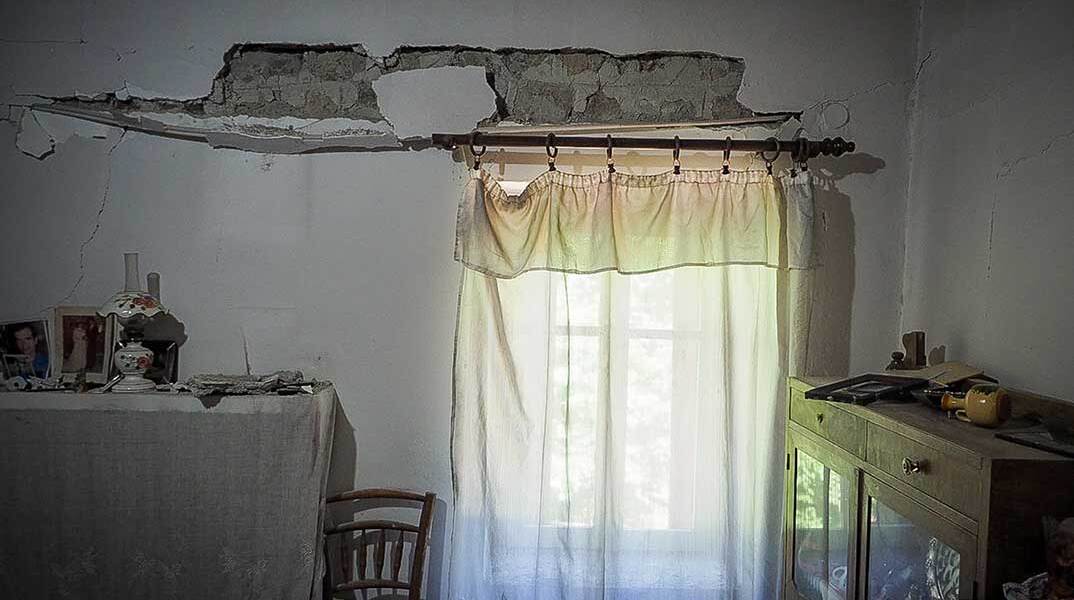 Ζημιές σε σπίτι στον οικισμό Δαφνούσα στη Βόρεια Εύβοια προκάλεσαν οι σεισμοί