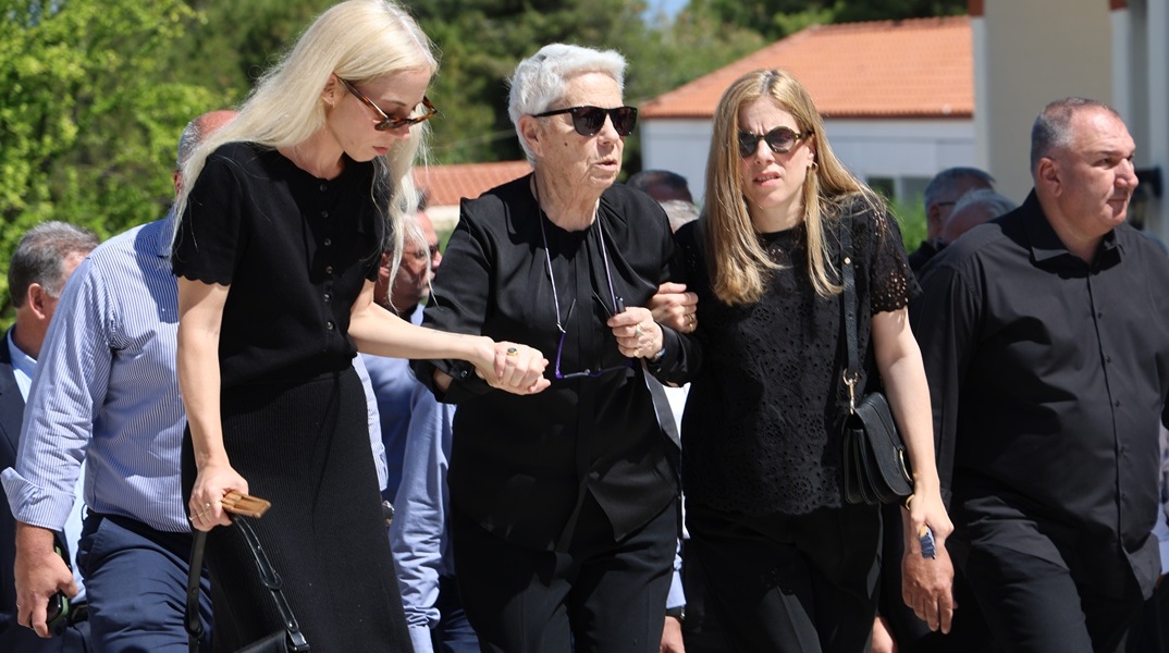 Η οικογένεια του Γιώργου Σουφλιά στην κηδεία του