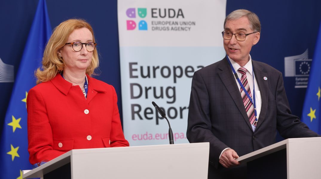 Η νέα έκθεση της ΕΕ για τα ναρκωτικά προειδοποιεί για την απειλή των συνθετικών ουσιών και τις νέες, έξυπνες μεθόδους που χρησιμοποιούν οι διακινητές.