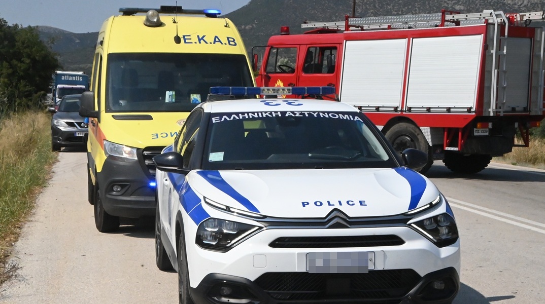 Ασθενοφόρο, περιπολικό και όχημα της Πυροσβεστικής