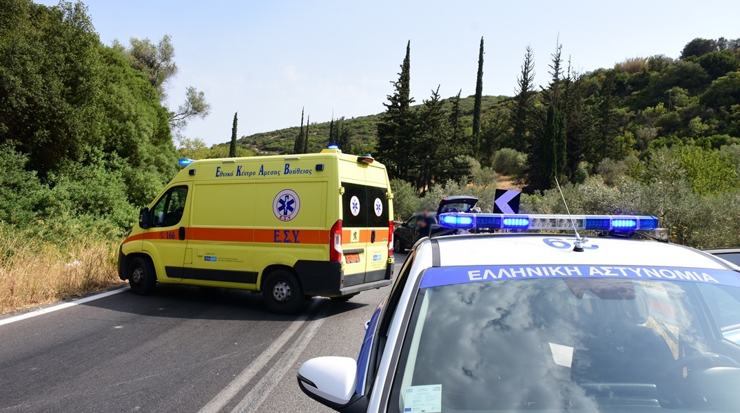 Ασθενοφόρο και περιπολικό