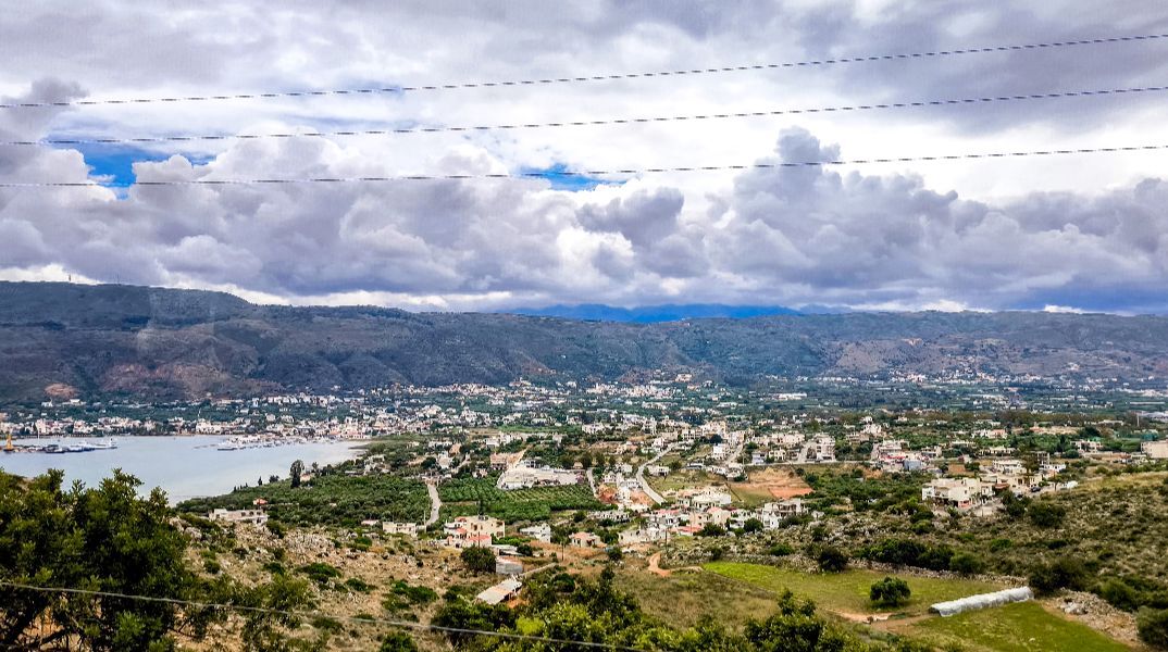Καιρός: Σε ποιες περιοχές θα φτάσει τους 35°C η θερμοκρασία την Πέμπτη, πού θα βρέξει